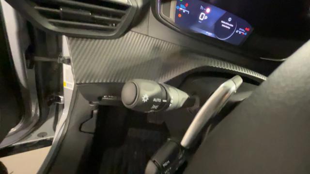 PEUGEOT 2008 usata, con Park Distance Control