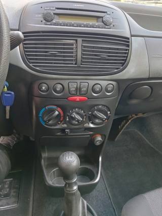FIAT Punto usata 17
