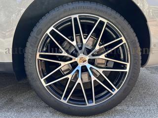 PORSCHE Macan usata, con Park Distance Control