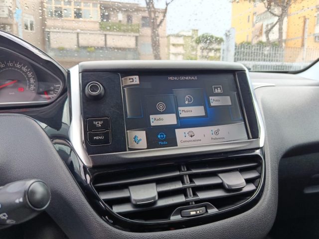 PEUGEOT 208 usata, con Controllo automatico clima