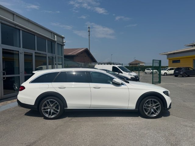 MERCEDES-BENZ E 220 usata, con Airbag