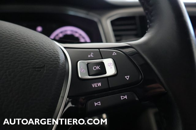 VOLKSWAGEN T-Roc usata, con USB