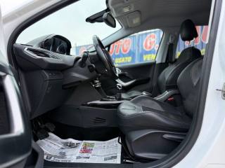 PEUGEOT 2008 usata, con Sensori di parcheggio posteriori