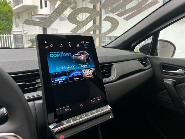 RENAULT Captur usata, con Sensori di parcheggio posteriori