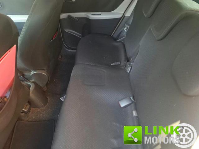 TOYOTA Yaris usata, con Airbag testa