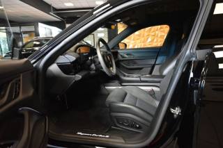 PORSCHE Taycan usata 8