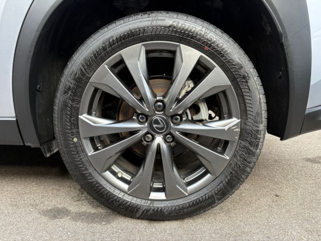 LEXUS UX 250h usata, con Bluetooth