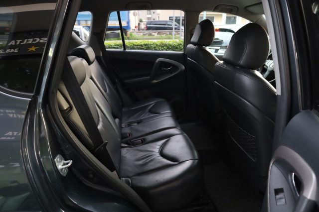 TOYOTA RAV 4 usata, con Controllo automatico clima