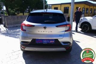 RENAULT Captur usata, con Autoradio
