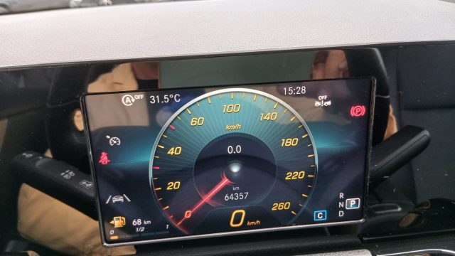 MERCEDES-BENZ GLA 180 usata, con Controllo automatico clima