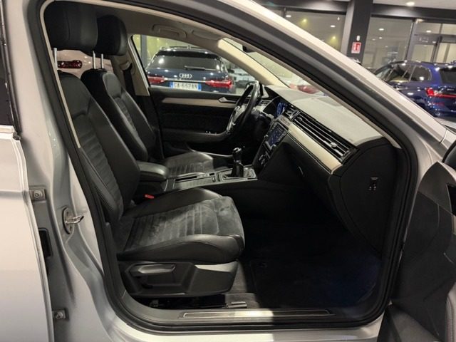 VOLKSWAGEN Passat usata, con Volante in pelle