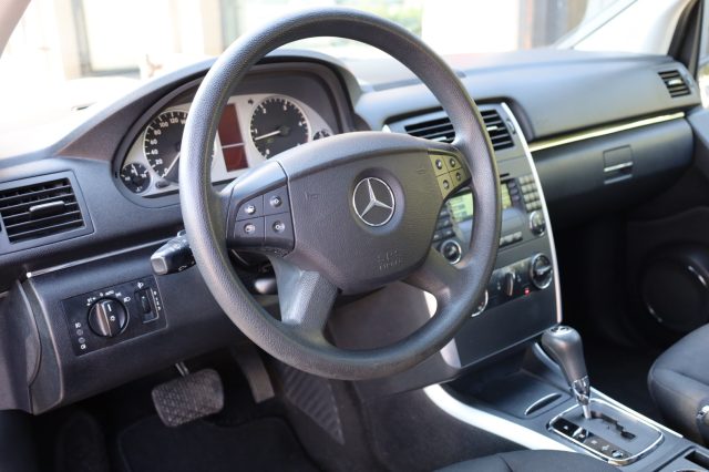 MERCEDES-BENZ B 180 usata, con Specchietti laterali elettrici