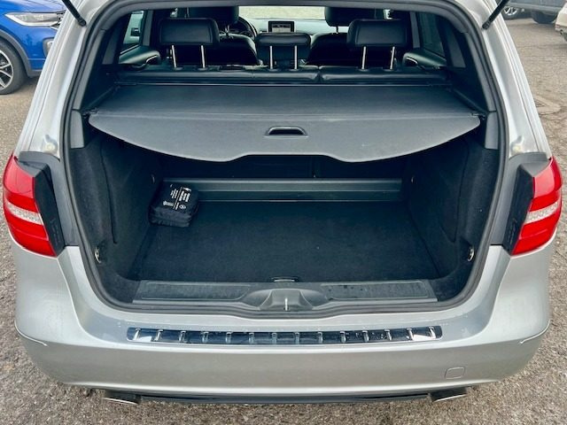 MERCEDES-BENZ B 180 usata, con Volante multifunzione