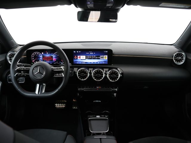 MERCEDES-BENZ A 180 usata, con Sistema di navigazione