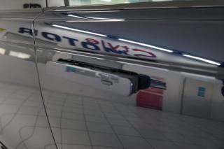 LAND ROVER Range Rover Velar usata, con Leve al volante