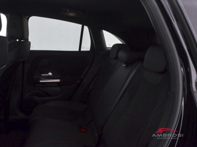 MERCEDES-BENZ GLA 200 usata 9