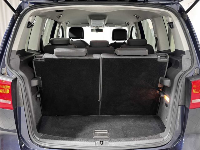 VOLKSWAGEN Touran usata, con Sedile posteriore sdoppiato