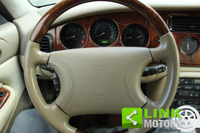JAGUAR XK8 usata, con Controllo trazione