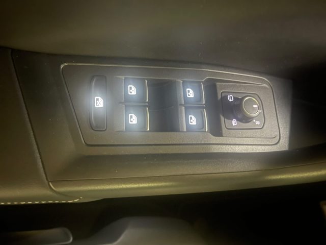 VOLKSWAGEN T-Roc usata, con Autoradio digitale