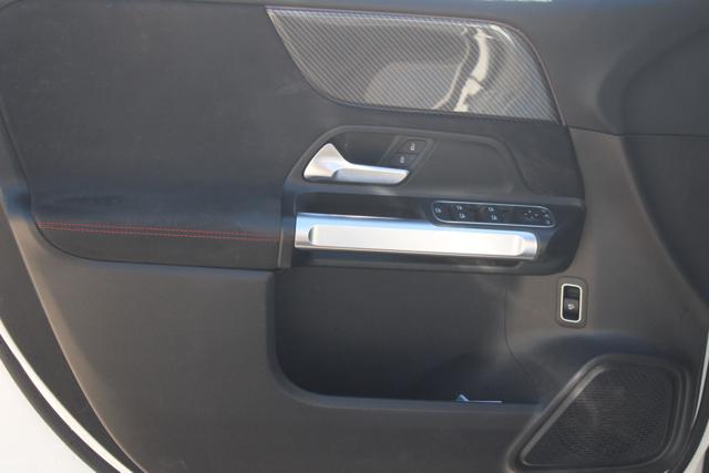 MERCEDES-BENZ GLB 200 usata, con Climatizzatore