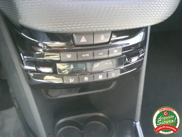PEUGEOT 2008 usata, con Sensori di parcheggio posteriori