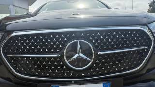 MERCEDES-BENZ E 220 usata, con Fari LED
