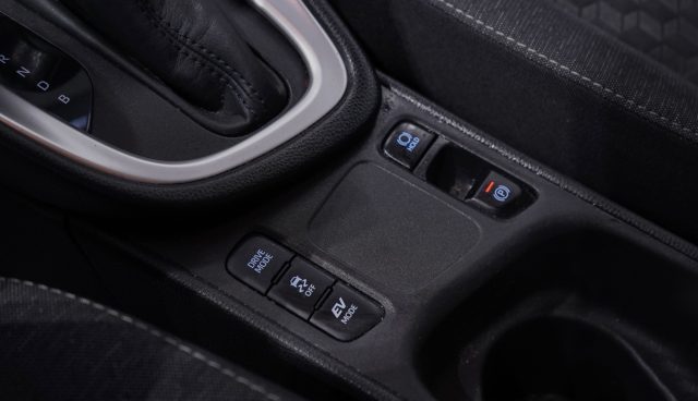 TOYOTA Yaris usata, con Volante multifunzione