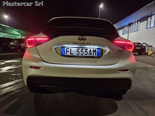 INFINITI Q30 usata, con Alzacristalli elettrici