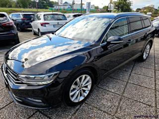 VOLKSWAGEN Passat Variant usata, con Airbag laterali
