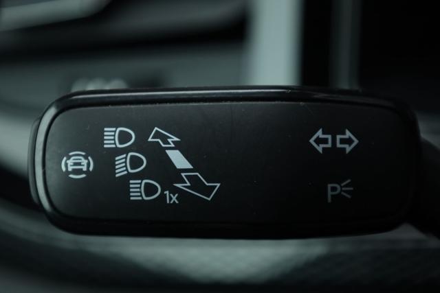 VOLKSWAGEN Taigo usata, con USB