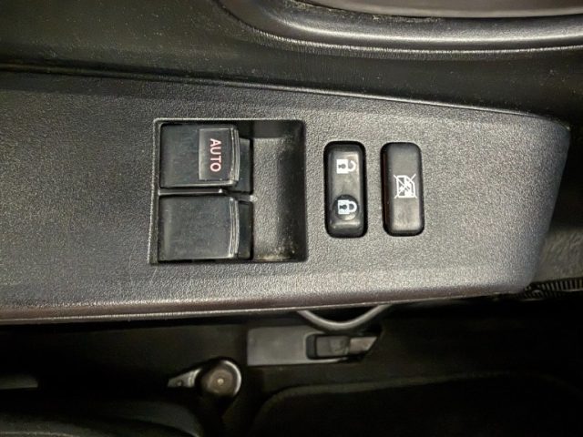 TOYOTA Yaris usata 13