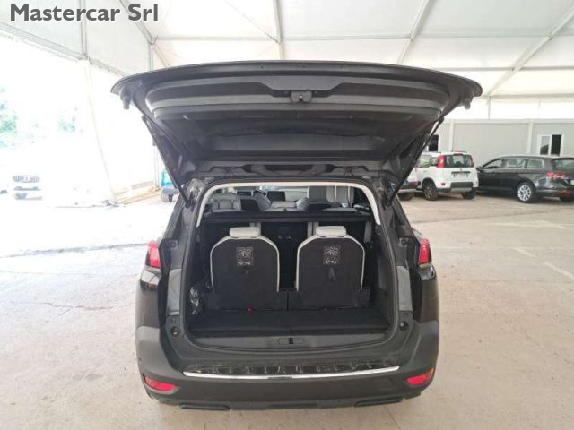 PEUGEOT 5008 usata, con Autoradio