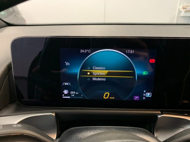 MERCEDES-BENZ GLB 180 usata, con Isofix