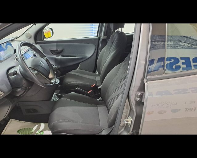 LANCIA Ypsilon usata 23