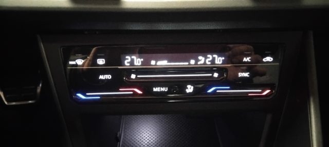 VOLKSWAGEN Taigo usata, con Autoradio digitale