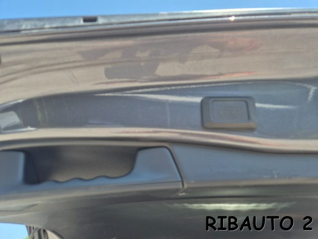 TOYOTA RAV 4 MY23 usata, con Specchietto retrovisore con funzione antiabbagliamento