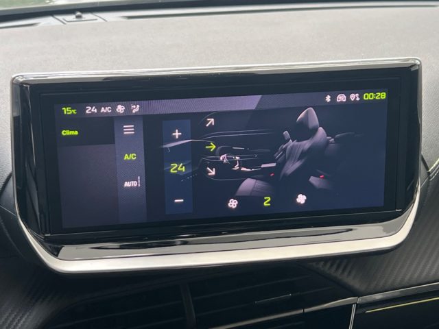 PEUGEOT 2008 usata, con Sistema di navigazione