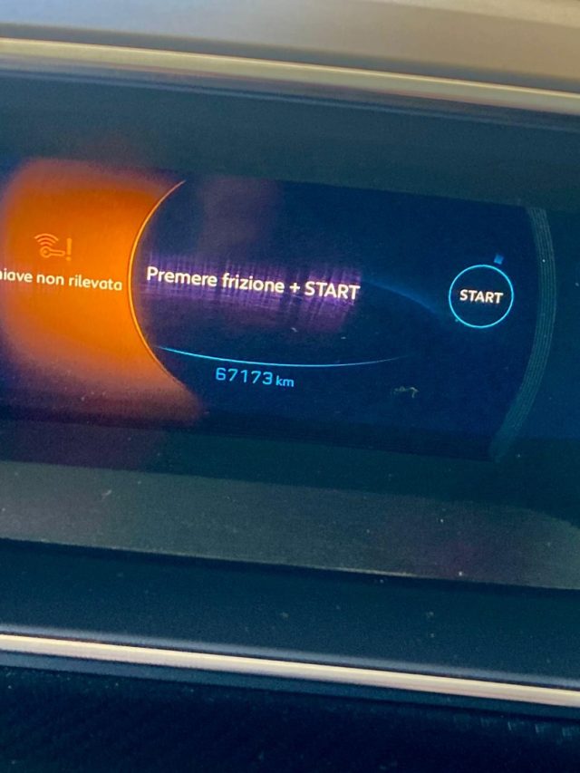 PEUGEOT 2008 usata, con Controllo trazione