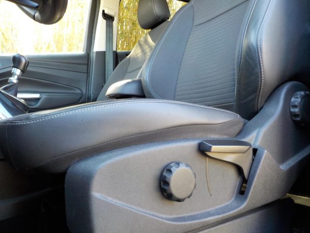 FORD Kuga usata, con Specchietti laterali elettrici