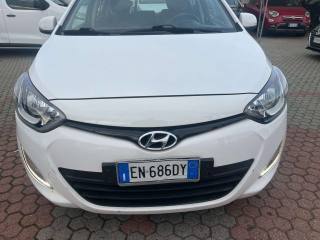 HYUNDAI i20 usata, con Airbag