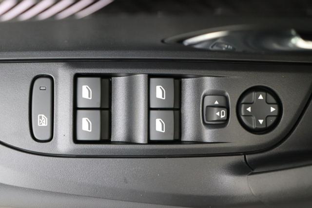 PEUGEOT 2008 usata, con Climatizzatore