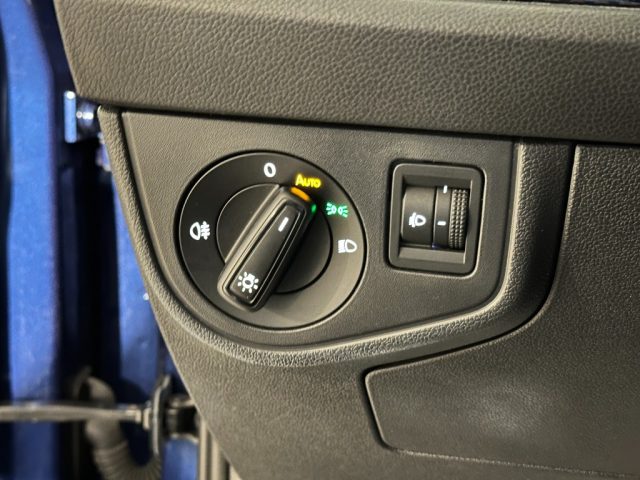 VOLKSWAGEN Taigo usata, con Luci diurne LED
