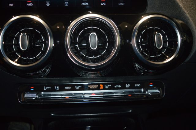 MERCEDES-BENZ GLA 200 usata, con Sedile posteriore sdoppiato