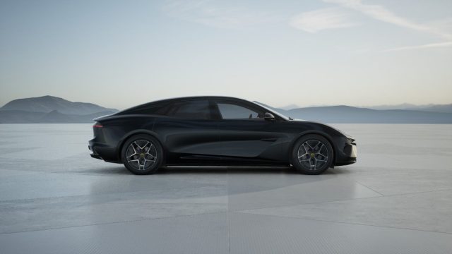 LOTUS Emeya usata, con Autoradio