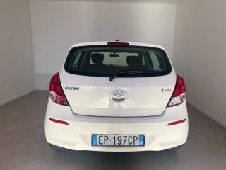 HYUNDAI i20 usata 8