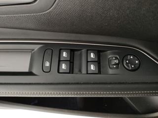 PEUGEOT 5008 usata, con Volante in pelle