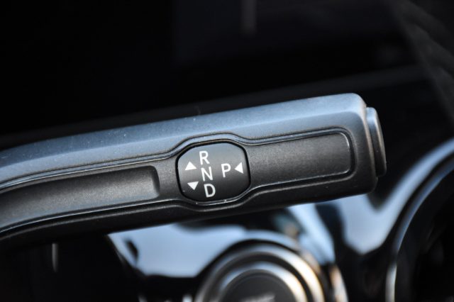 MERCEDES-BENZ GLA 200 usata, con Autoradio digitale