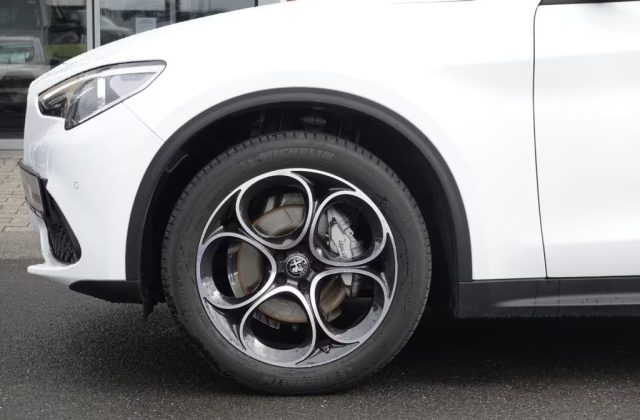 ALFA ROMEO Stelvio usata, con Autoradio