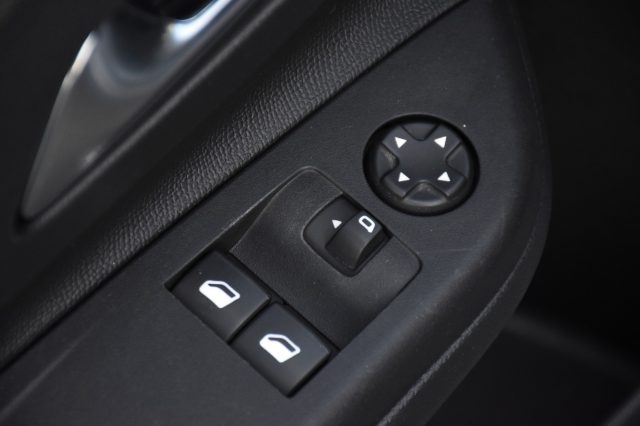 OPEL Corsa usata, con Sedile posteriore sdoppiato