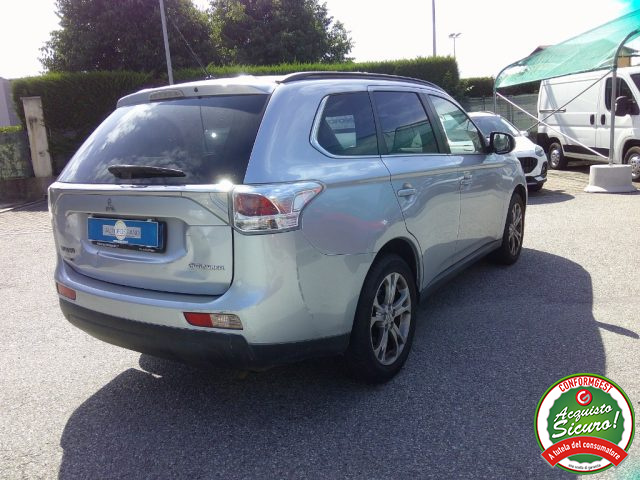 MITSUBISHI Outlander usata, con Autoradio